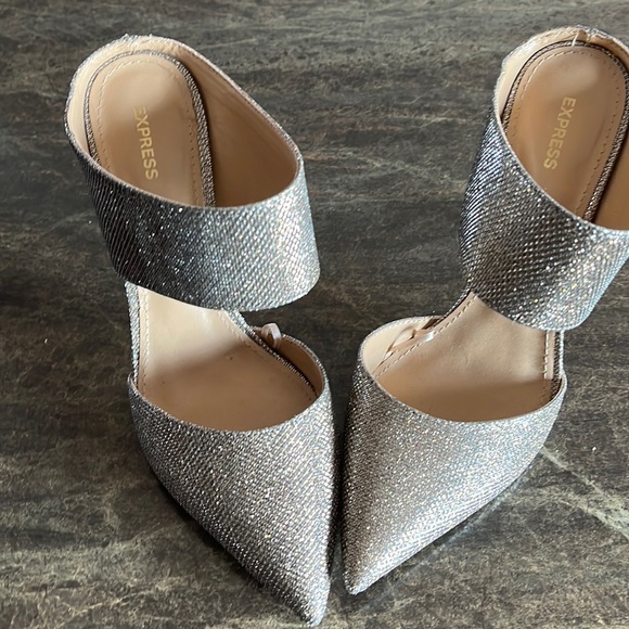 Very cute too many shoes - Picture 1 of 3